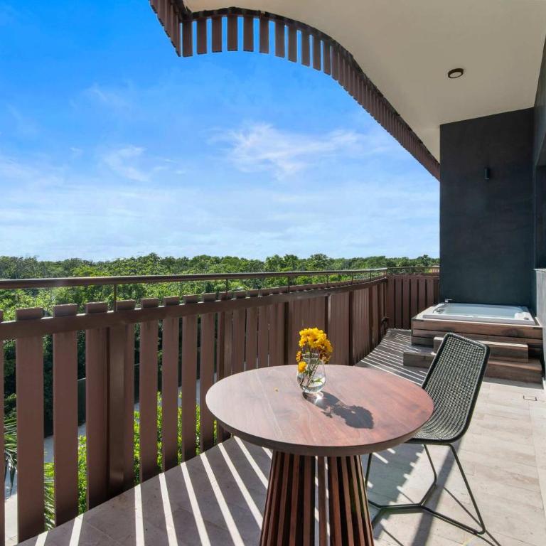 2BR Condo with Jacuzzi Near Habitas Beach - Apartment - 4
