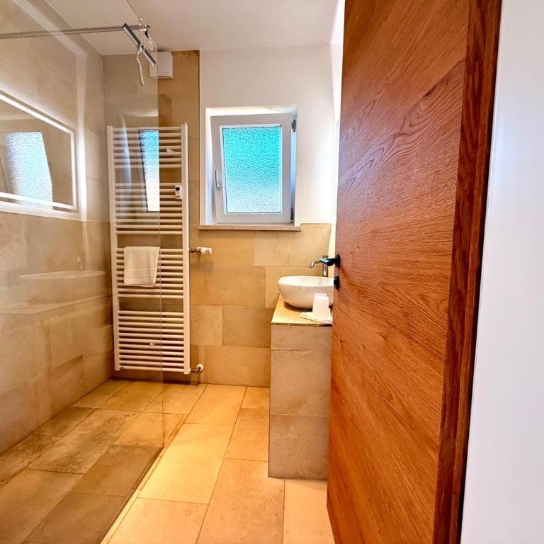 FeWo Berg-Faszination - One-Bedroom Apartment with Balcony and Mountain View - 1