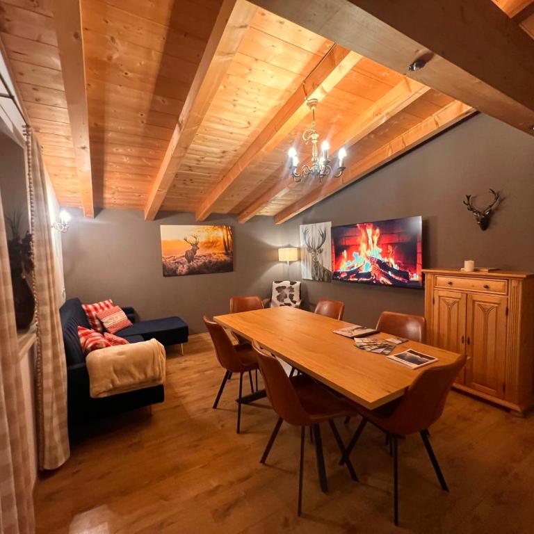 Ferienhaus Zillertal Panorama Blick Balkon Sauna - Apartment mit 3 Schlafzimmern - 2