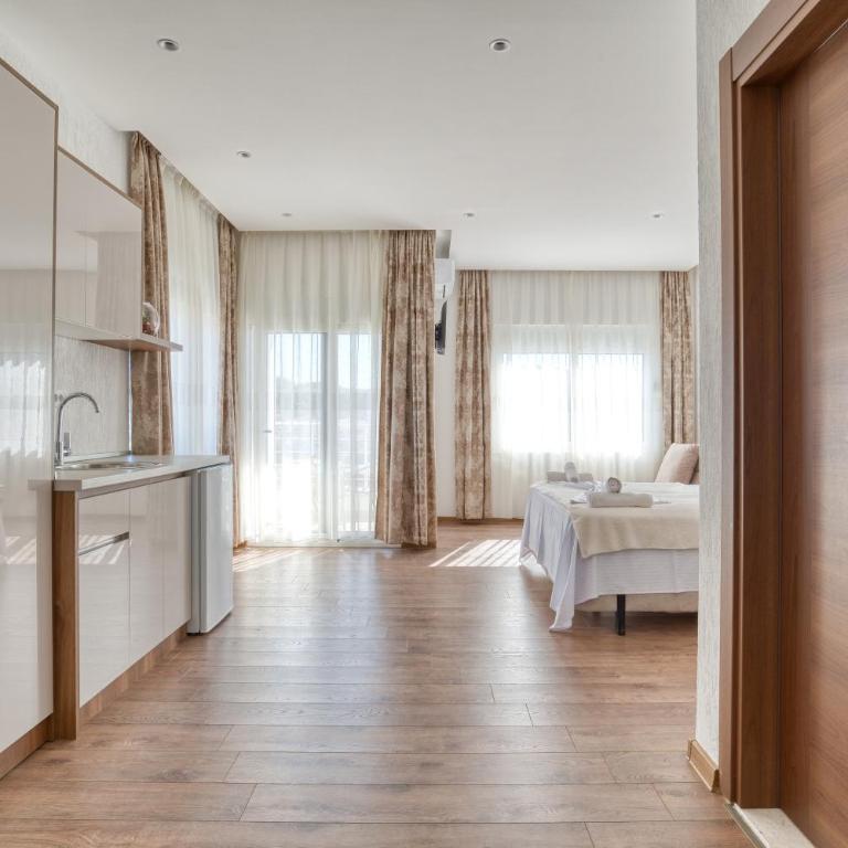 Aqua Lounge Aparthotel Ulcinj - Superior Apartment - 2