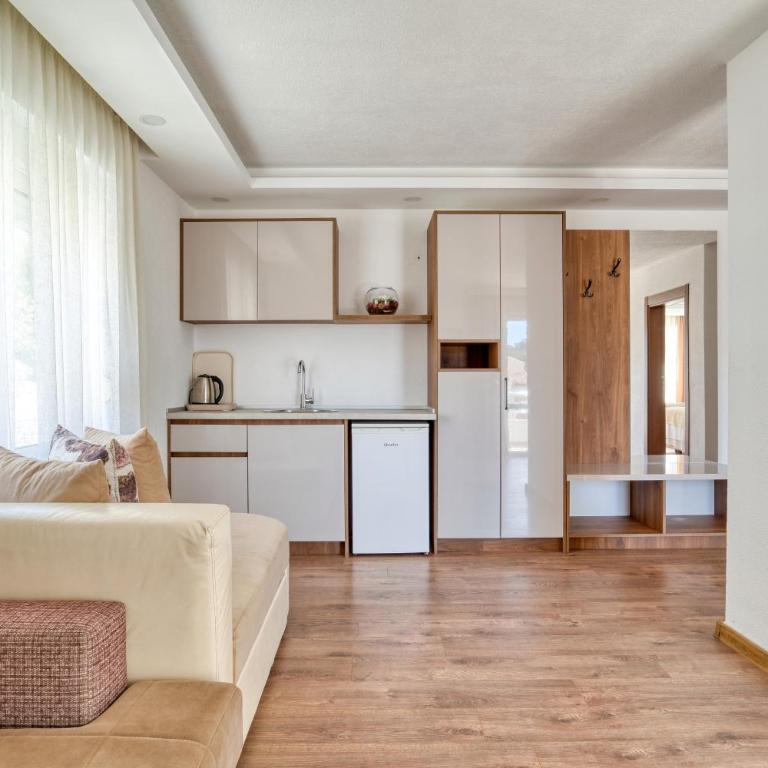 Aqua Lounge Aparthotel Ulcinj - Deluxe One-Bedroom Apartment - 8