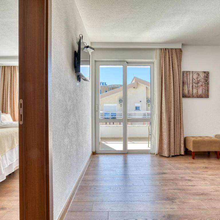 Aqua Lounge Aparthotel Ulcinj - Deluxe One-Bedroom Apartment - 21