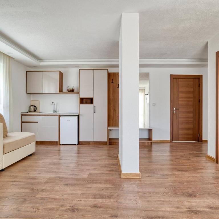Aqua Lounge Aparthotel Ulcinj - Deluxe One-Bedroom Apartment - 4