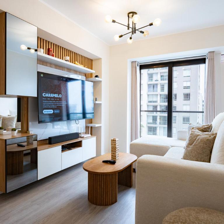 Artline Apartments by Vibrant - Deluxe One-Bedroom Apartment with City View - 1