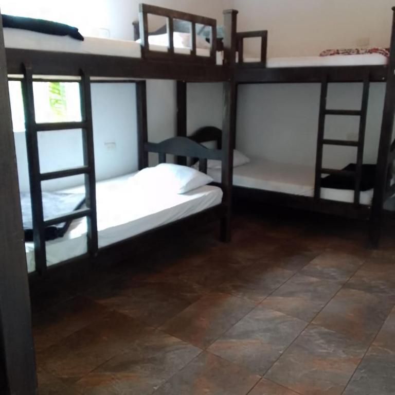 Hostal Hilltop Sapzurro - Family Room with Shared Bathroom - 1