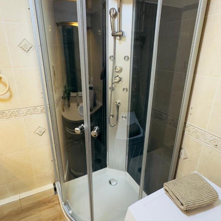 Logement entier - Idéalement situé - Appartement 2 Chambres - 10