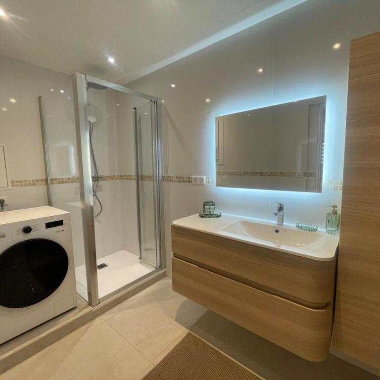 Spacious Group Stay in Antibes - Appartement 2 Chambres - 12