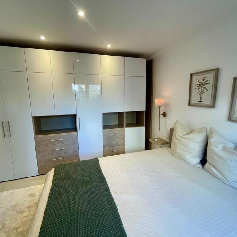 Spacious Group Stay in Antibes - Appartement 2 Chambres - 11