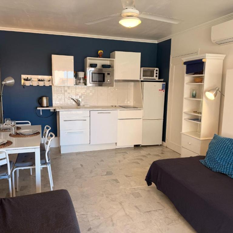 Peaceful La Pinède apartment for couple - Apartment mit 1 Schlafzimmer - 6