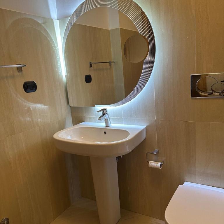 Getaway Roma Home - Three-Bedroom Apartment - 30