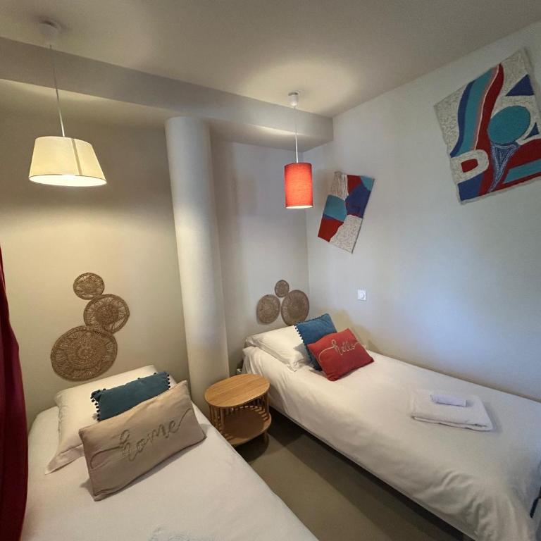Bas de villa la sablhyeres- 300m Plage de la Capte - 2 hébergements disponibles - Maison de Vacances - 12