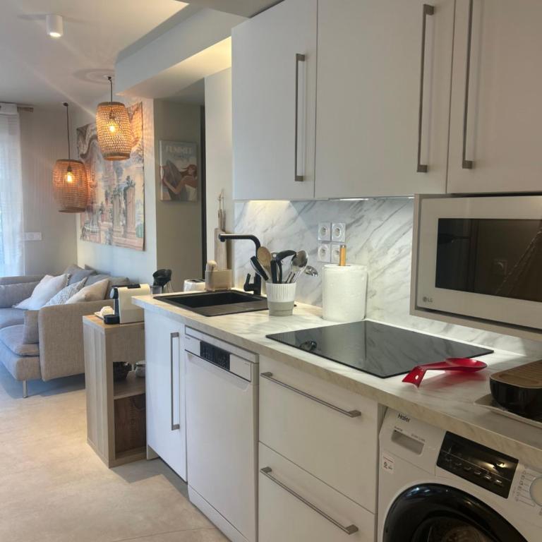 Bas de villa la sablhyeres- 300m Plage de la Capte - 2 hébergements disponibles - Maison de Vacances - 15