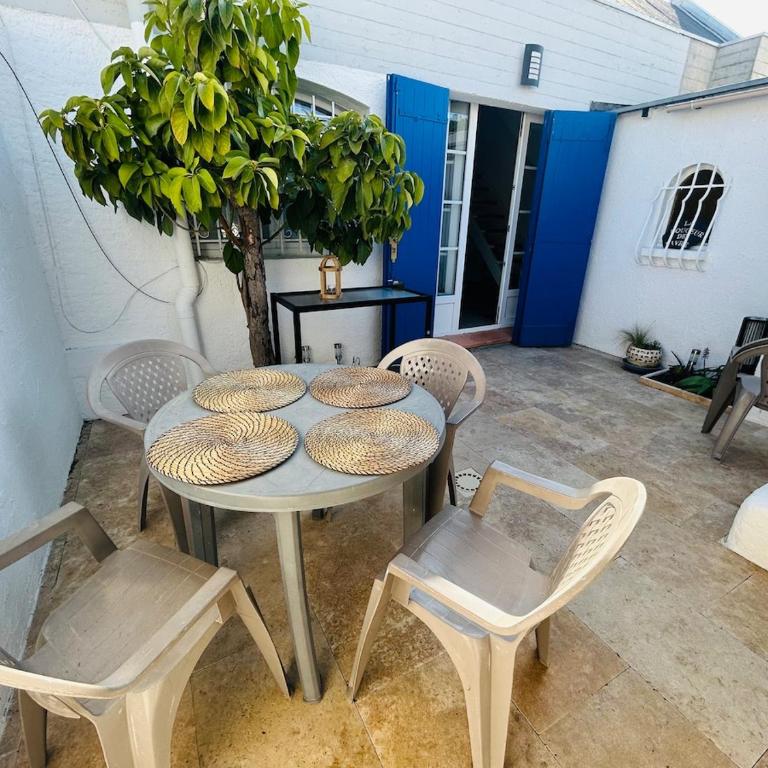 Maison 2 chambres - parking- piscine collective - clim RDC - wifi - Maison 2 Chambres - 21