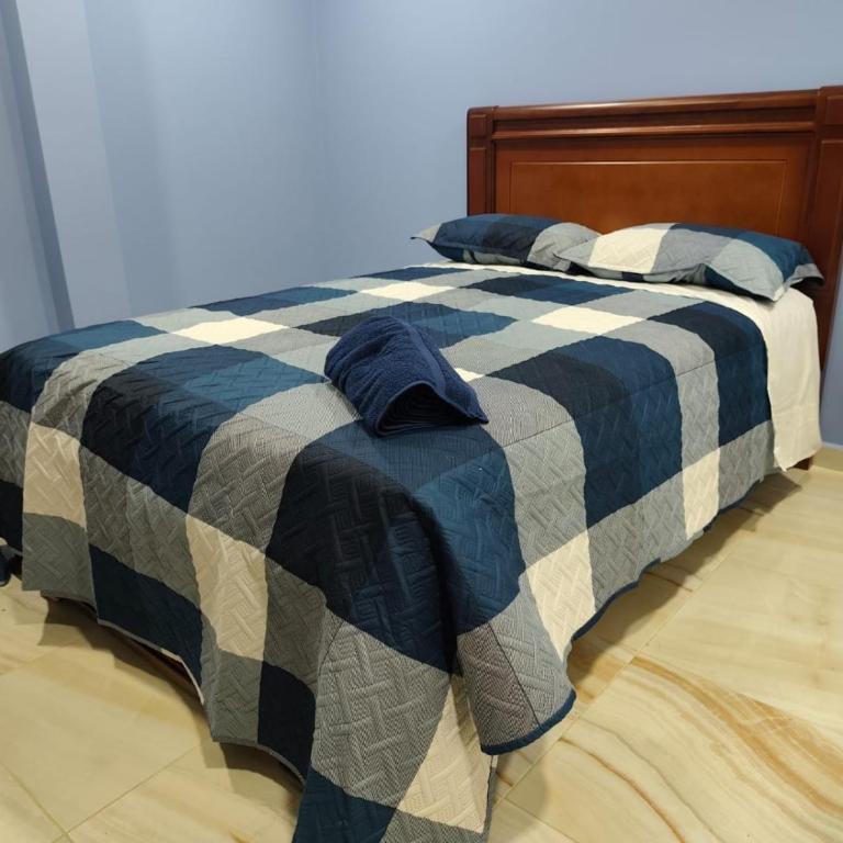 La última parada del Alauseño - Three-Bedroom Apartment - 9