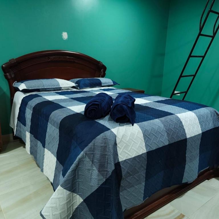 La última parada del Alauseño - Three-Bedroom Apartment - 8