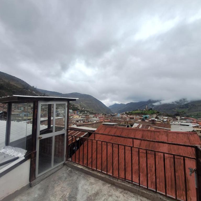 La última parada del Alauseño - Three-Bedroom Apartment - 10