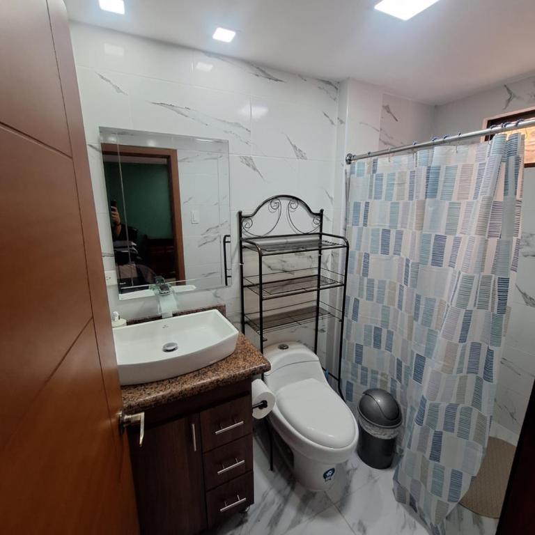 La última parada del Alauseño - Three-Bedroom Apartment - 14