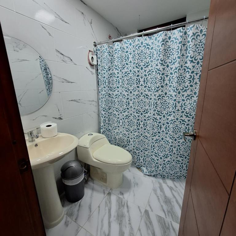 La última parada del Alauseño - Three-Bedroom Apartment - 15