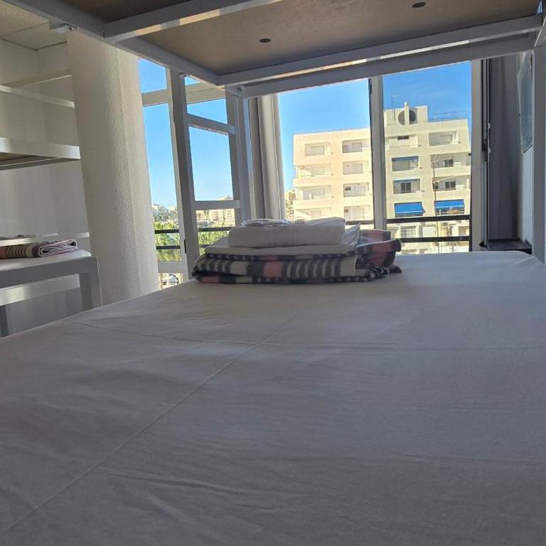 Albergue Club Náutico de Águilas - Habitación Familiar con vista lateral al mar - 14