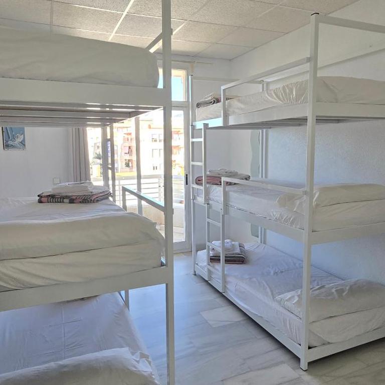 Albergue Club Náutico de Águilas - Habitación Cuádruple con balcón - 10