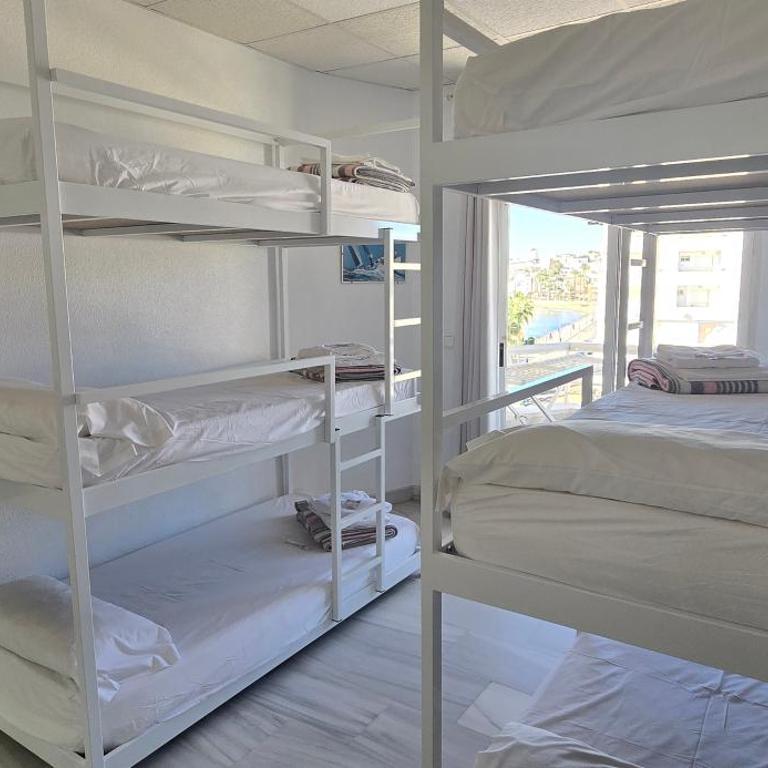 Albergue Club Náutico de Águilas - Habitación Cuádruple con balcón - 11