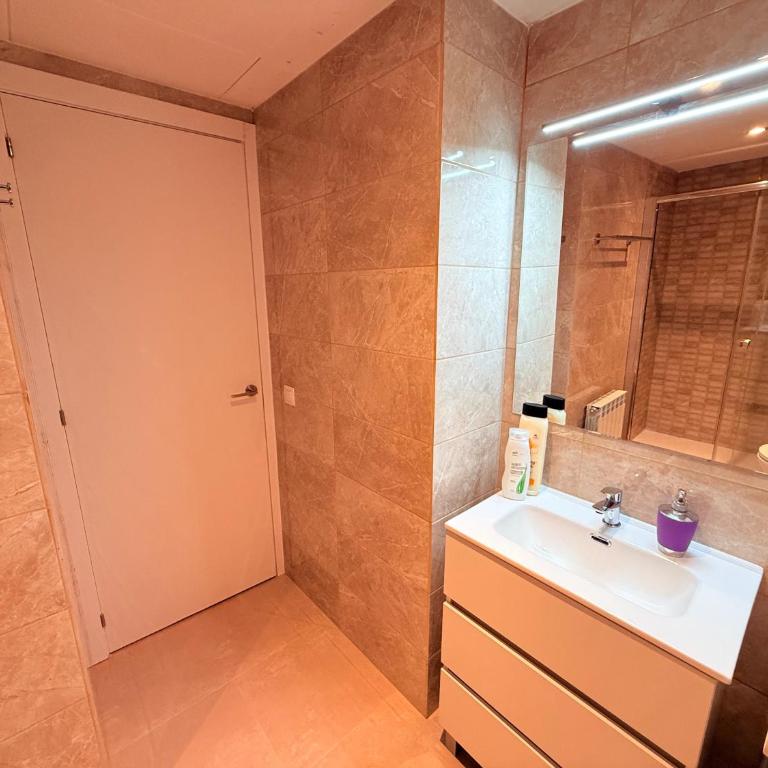 Lloret de Mar Coastal Retreat Just Steps from the Beach - Apartamento de 1 dormitorio - 42