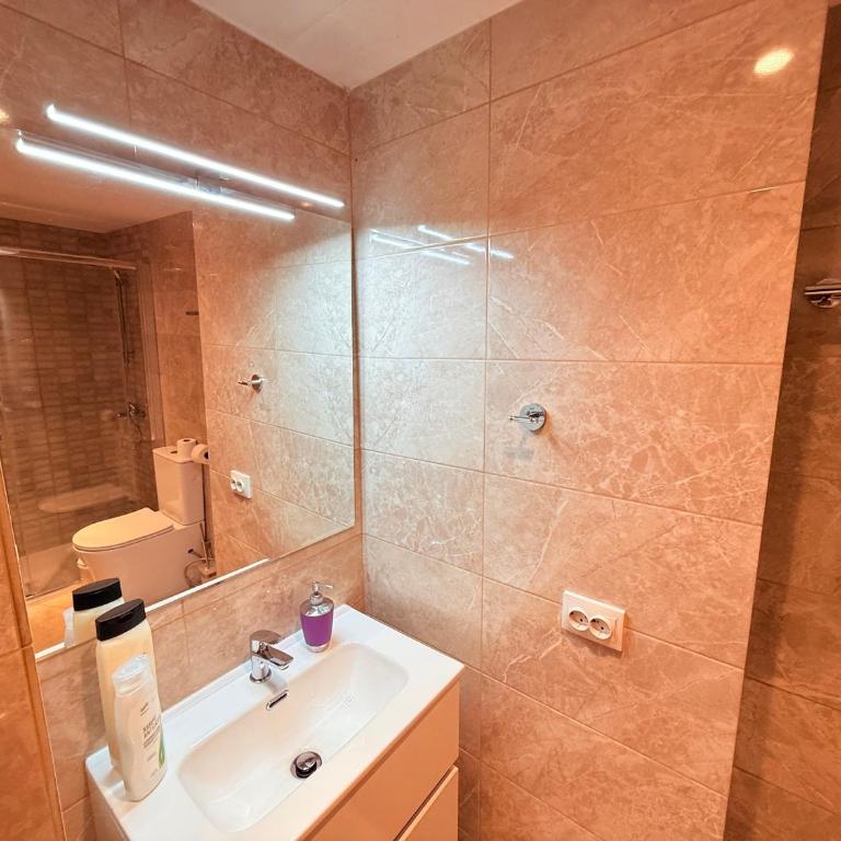 Lloret de Mar Coastal Retreat Just Steps from the Beach - Apartamento de 1 dormitorio - 34