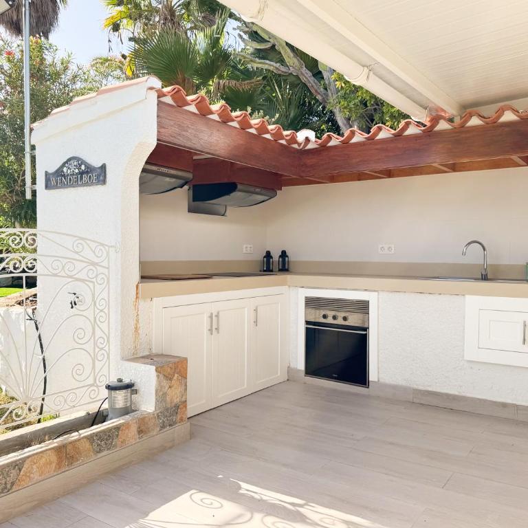 Avant Holidays San Agustin by CanaryScape - communal heated pool - Four-Bedroom House - 9