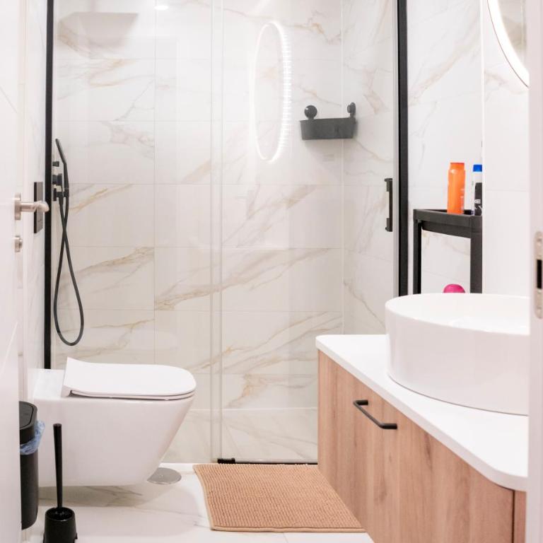 Luxury Apartment near Madrid, Airport, IFEMA, City Center - One-Bedroom Apartment - 13