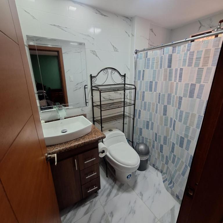 La última parada del Alauseño - Three-Bedroom Apartment - 2
