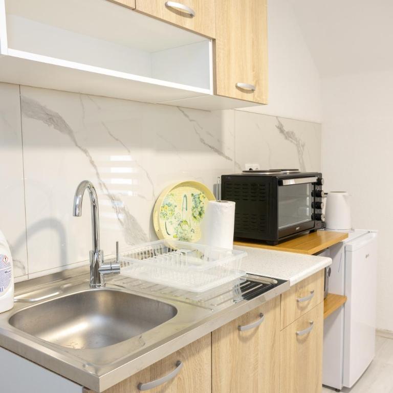 Apartments Daris - Studio Apartment with Balcony - 15