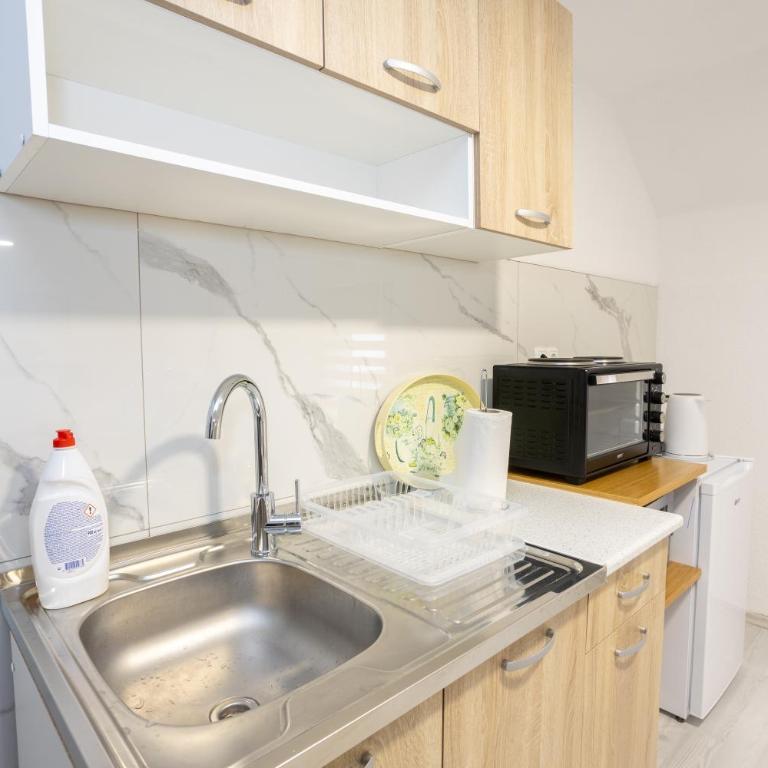 Apartments Daris - Studio Apartment with Balcony - 16