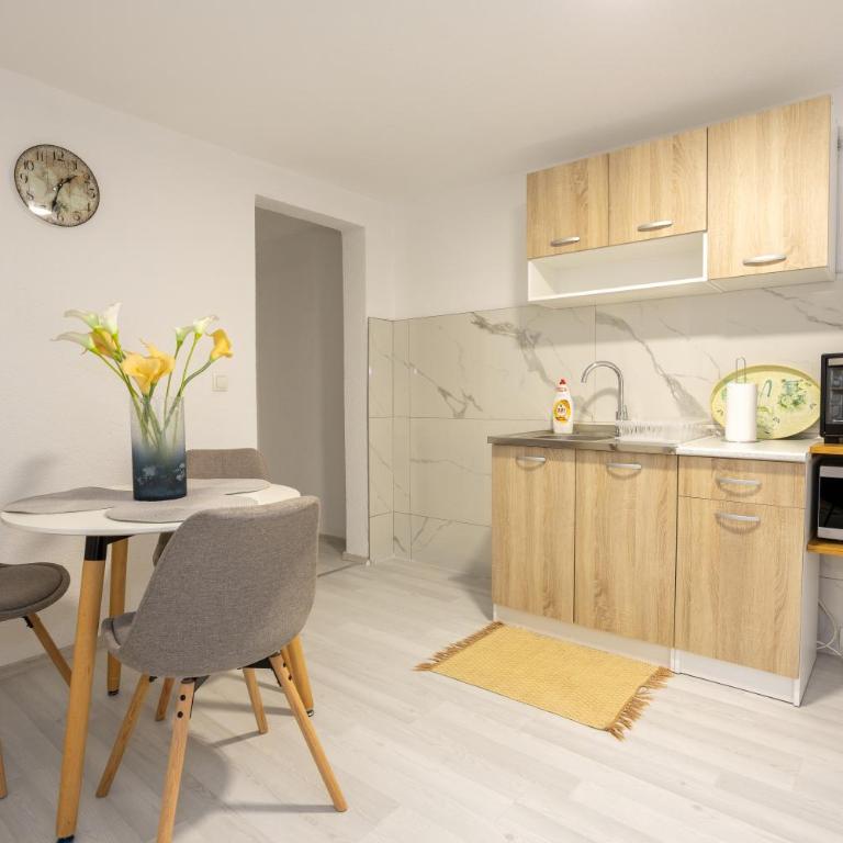 Apartments Daris - Studio Apartment with Balcony - 21