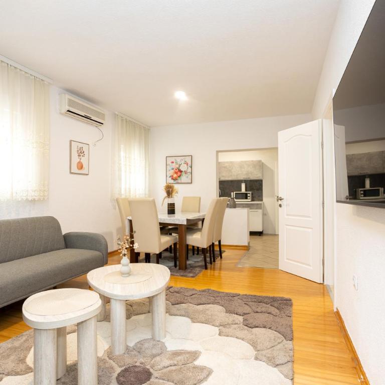 Apartments Daris - Deluxe Double or Twin Room with Balcony - 32