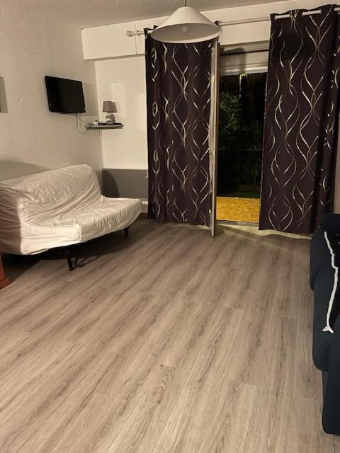 Grand Studio rez de jardin avec parking à 5 min à pieds de la mer et commerces - Appartement 1 Chambre - 9