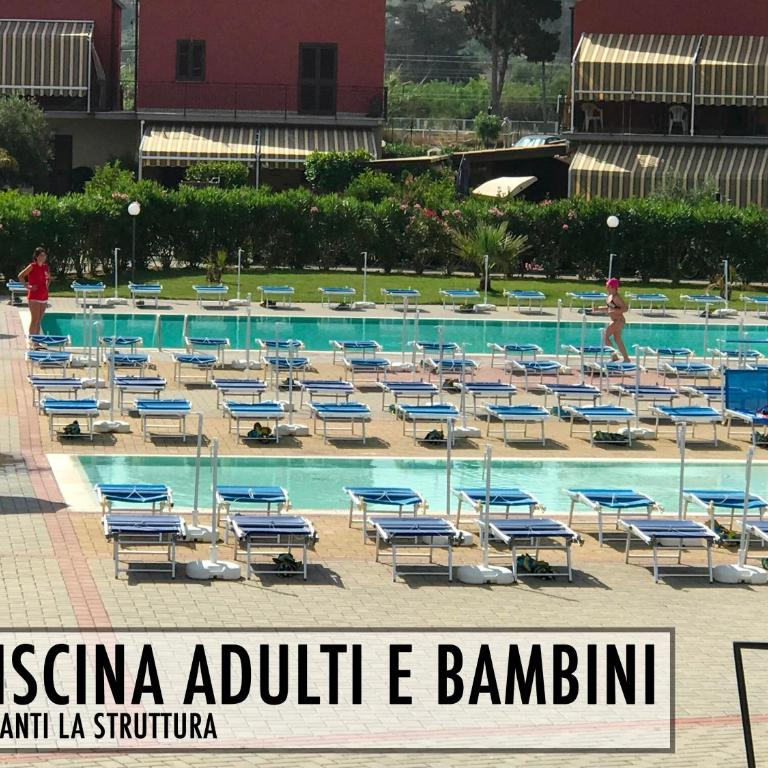 Pine Beach House - Villaggio Turistico con Piscina e Animazione - Maison de Vacances - 2