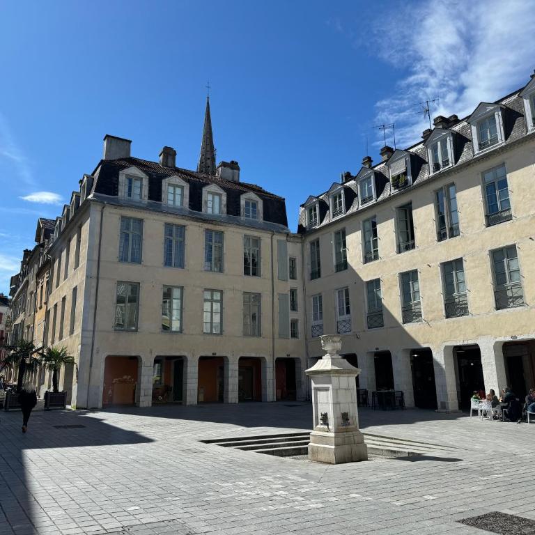Wonderhost, les Apparts de la place Margot - Three-Bedroom Apartment, 1st floor without elevator - 1