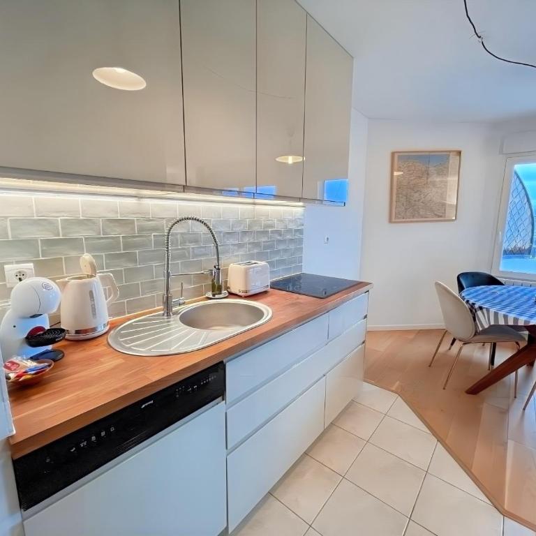 Résidence calme avec balcon privé & vue sur Caen - Two-Bedroom Apartment with Balcony - 10