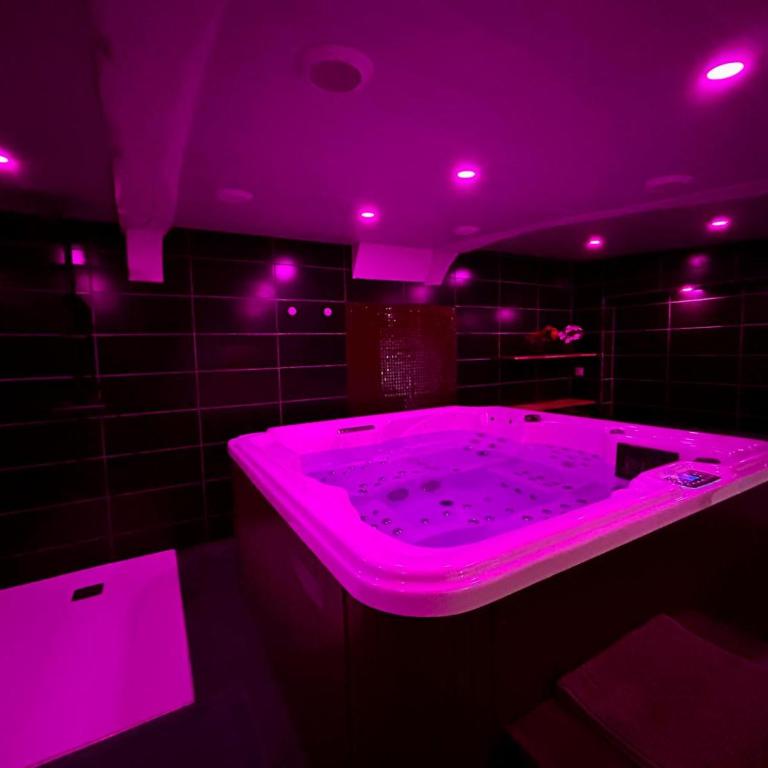 Jacuzzi et confort - 002 - Studio-Apartment - 1
