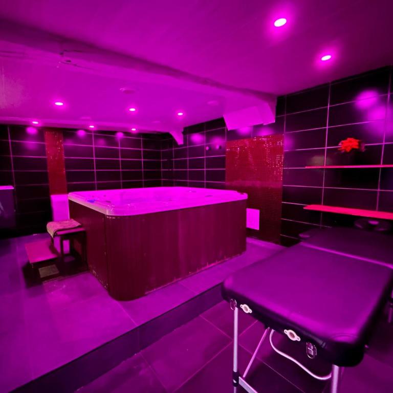 Jacuzzi et confort - 002 - Studio-Apartment - 5