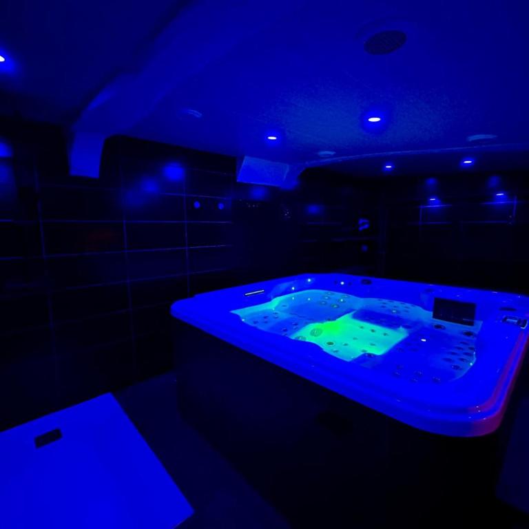 Jacuzzi et confort - 002 - Studio-Apartment - 12