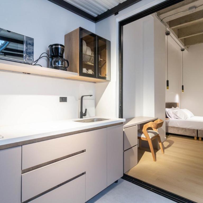 Opera Living by HOUSY - One-Bedroom Apartment with Terrace - 5