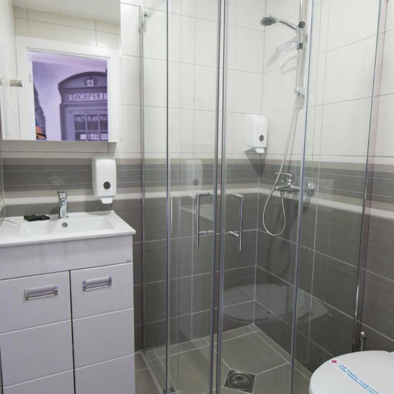 Garni Hotel Niš City View & Spa - Suite with City View - 4