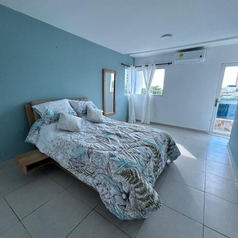 Acogedor apartamento con súper ubicación - Three-Bedroom Apartment - 3