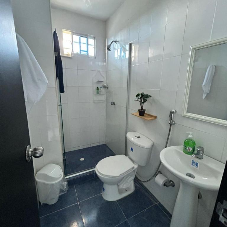 Acogedor apartamento con súper ubicación - Three-Bedroom Apartment - 5