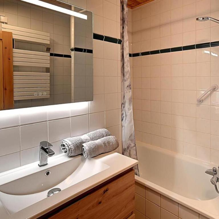 Le Cocoøn, balcon, vue station - Appartement 1 Chambre - 12