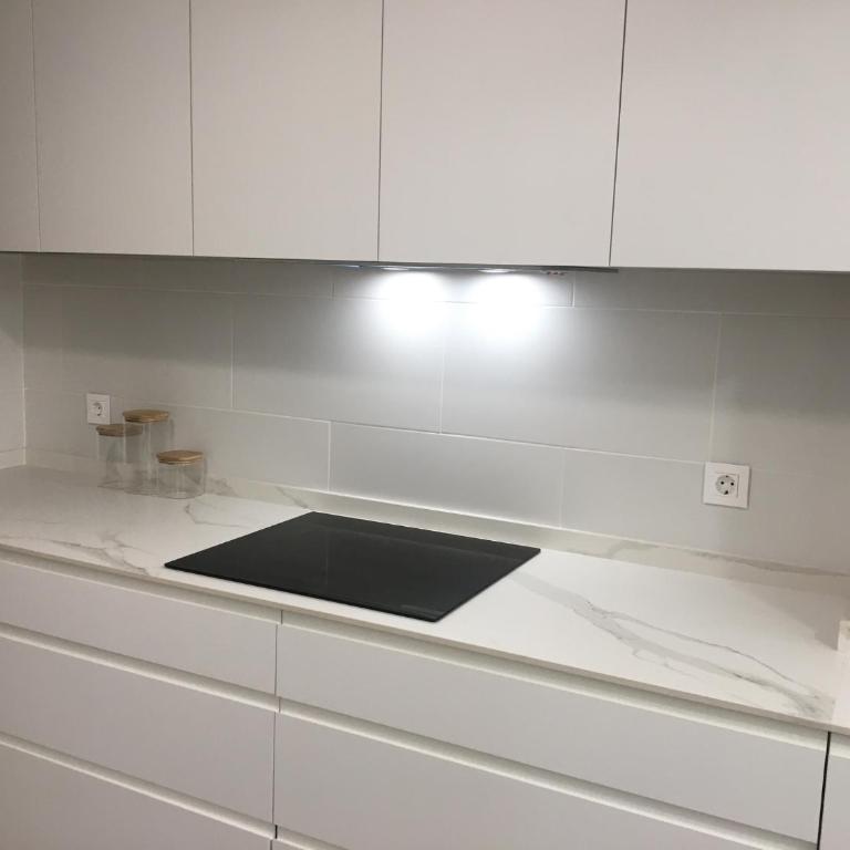 Sol y playa 2 - Three-Bedroom Apartment with Sea View - 10