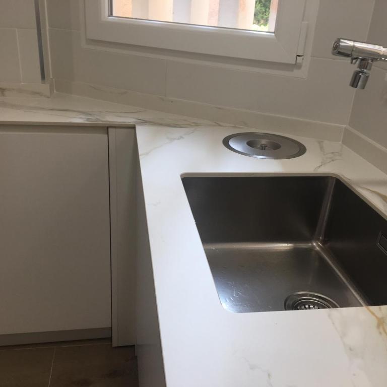 Sol y playa 2 - Three-Bedroom Apartment with Sea View - 11