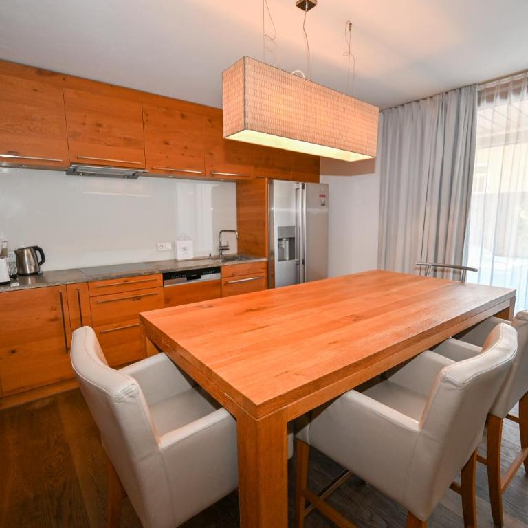 Zell City Exclusive Lodges by All in One Apartments - Apartment mit 3 Schlafzimmern und Terrasse - 2