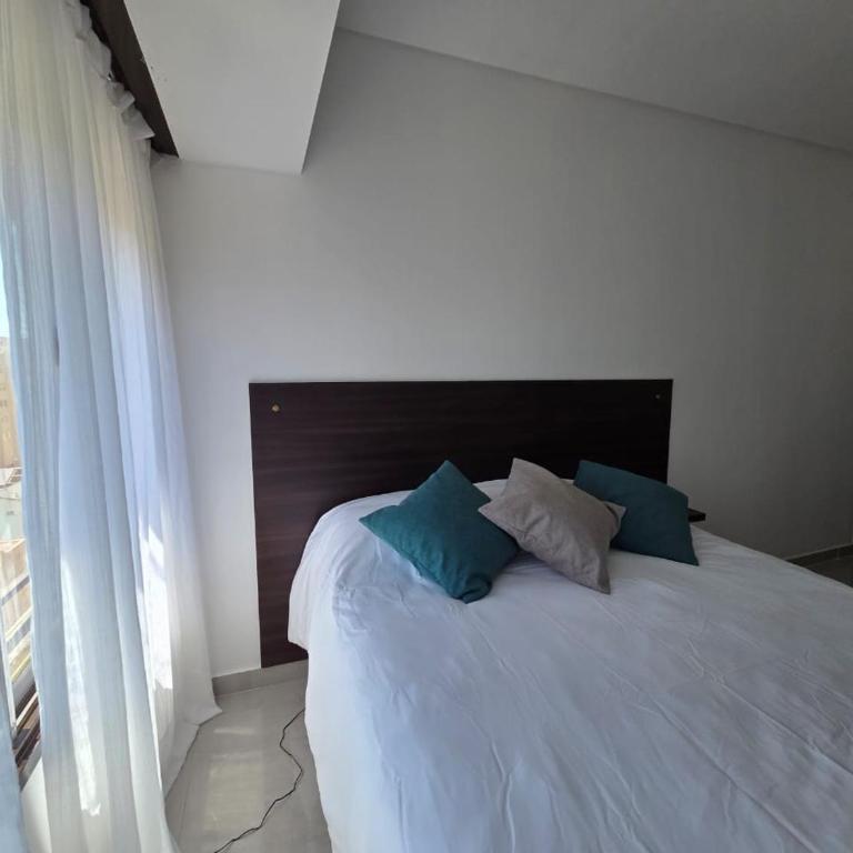 Monoambiente céntrico Nqn, excelente vista - Estudio con 1 cama grande - 5